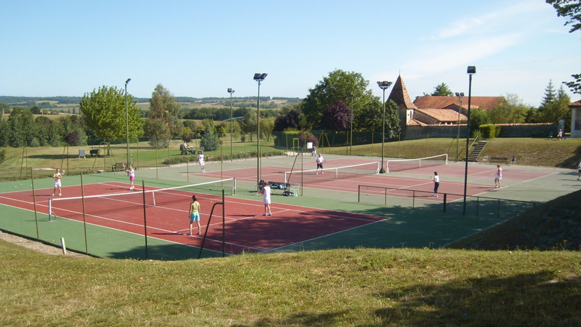 Longeveau Tennis courts